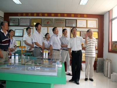 2012.7.28日山東天意兩項科技成果鑒定順利通過，北京領(lǐng)導(dǎo)專家，到我公司參觀指導(dǎo)