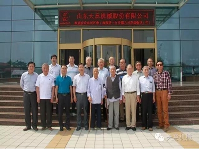 兗州區(qū)委常委、組織部長徐繼瑞一行領(lǐng)導(dǎo)蒞臨天意參觀指導(dǎo)工作