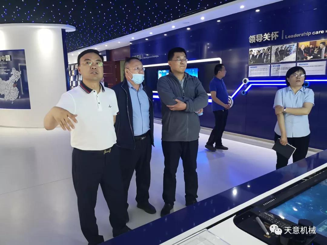 哈爾濱工業(yè)大學(xué)張教授、于教授蒞臨天意機(jī)械就智能焊接技術(shù)進(jìn)行交流指導(dǎo)